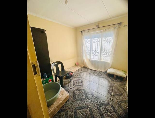 5 BEDROOM HOUSE FOR SALE IN UMLAZI BB